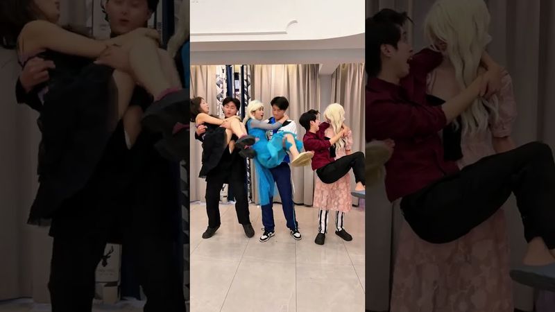 小丑变出了个丑女 #cosplay#shorts #艾莎