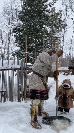 Дедовский способ ловли рыбы 🐟 #Ханты #ЖизньВлесу #Югра
