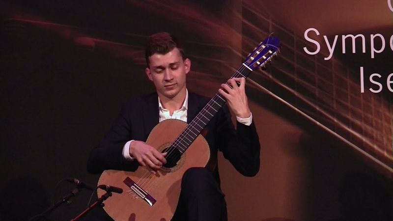 Thibaut Garcia plays 'Suite L'infidèle' by S.L. Weiss, LIVE @Iserlohn Guitar Festival 2017