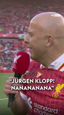 Arne Slot stimmt "Jürgen Klopp!" an! 😅🏆  ↪️ Der frisch gebackene Prem...
