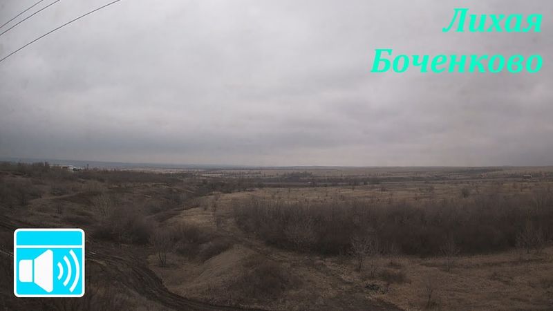 Grauer Alltag der ersten Frühlingstage. Lichaja - Botschenkowo ​​mit dem russischen Zug