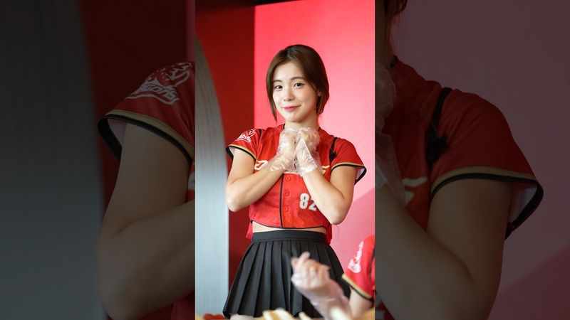 多慧老闆娘完工後就跑到一旁看戲 還跳起舞了🤣@lee_dahye #李多慧 #이다혜 #cheerleader #fancam #shorts