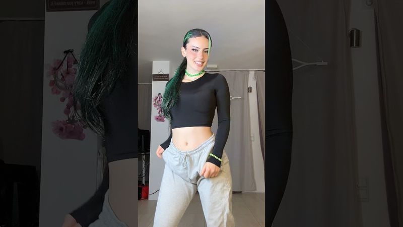 What are you guys doing today? 💚🥰 #dance