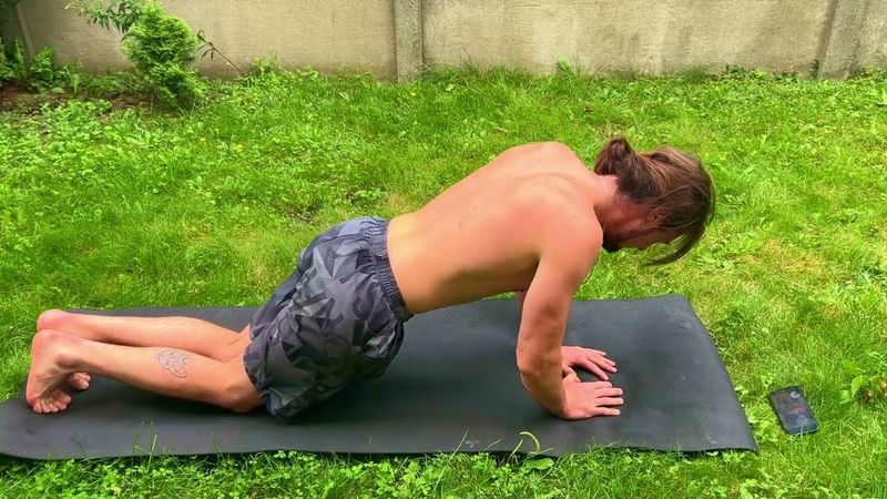 Тренировка 50: какие упражнения делать дома?