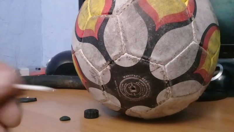 *ЛАЙФХАЙК* Как сделать иглу для насоса в домашних условиях ? Как накачать мяч ?