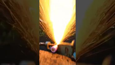 Что если проткнуть аккумулятор от фонарика?!? типоразмера 18650