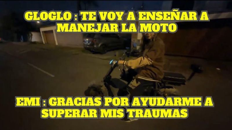GLOGLO LE ENSEÑA A EMIKUKIS A CONDUCIR UNA MOTO ELÉCTRICA