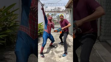NOS VENGAMOS DE LOS ATACANTES DE SPIDERMAN