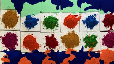 Gym Chalk Mass Crush | C3 Performing  in Holi powder and Cornstarch Paste | Oddly Satisfying