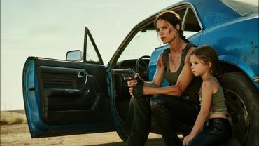 2025 Action Movie! A female agent intercepted critical intel and embarked on a life-or-death escape.