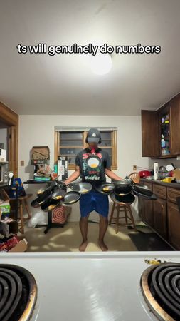 25 EGGs. 25 PANS. 1 INDOMITABLE HUMAN SPIRIT. #egg #flip #viral #xrhe...