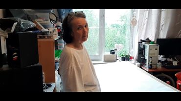 Клею обои в жилой квартире. Делайте как я, и у вас получится.