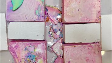 Dyed Gym Chalk Crush ASMR