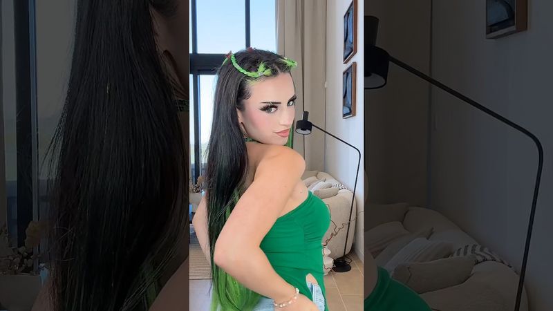 I am addicted to you, do you feel the same? 🤭💚 #lipsync