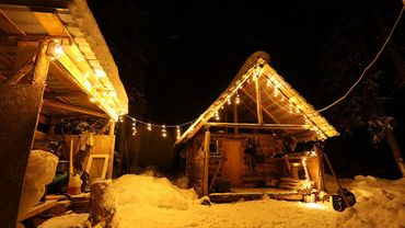 Живу с Тремя Собаками в Таёжной Избе. Первая Куница. Таёжный быт.