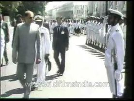 राजीव गांधी एक श्रीलंकाई नौसेना कैडेट द्वारा जान से मारने के प्रयास से बच गये