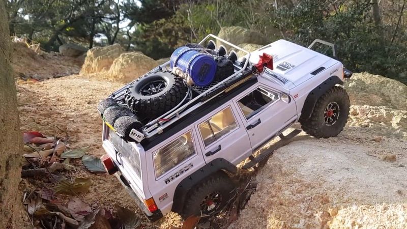 RC Axial SCX10 II 2000 Jeep Cherokee Rock Crawling 4