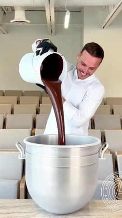 Chocolate Bell !#chocolateart #foodcreativity #pastrychef #chocolate 