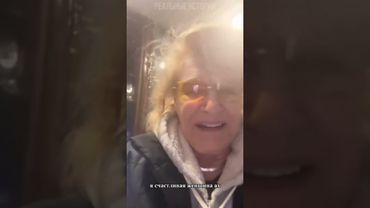 Муж отговаривал но Светлана Дружинина всё равно вышла босиком на снег