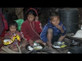 Cooking curry of potatoes by using primitive technology || Village life