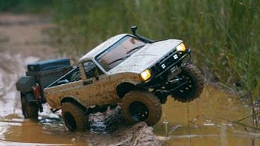Rc Crawler RC4WD Toyota Hilux - Towing a Camper Tailer | Rc Cars Off Road