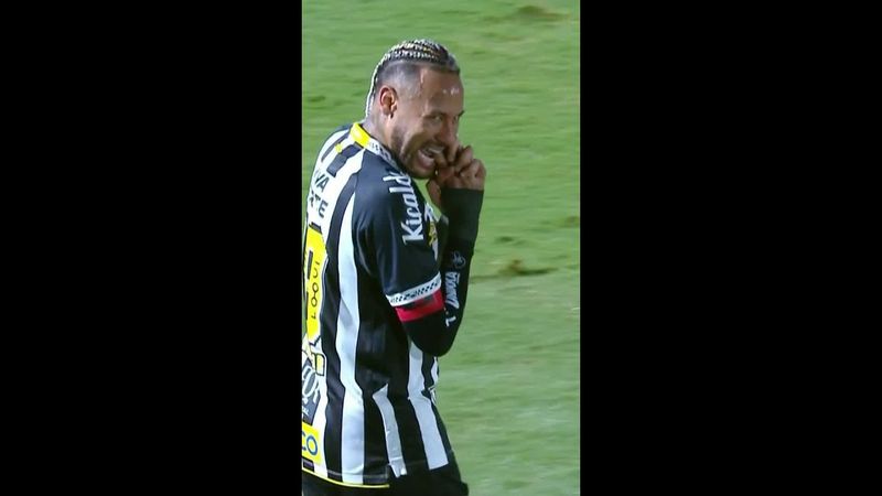 Neymar cobra falta para fora contra o Mirassol