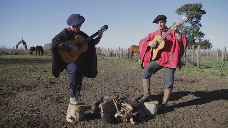 Аргентинские пайядоры сотни лет хранят традицию исполнения стихов под гитару