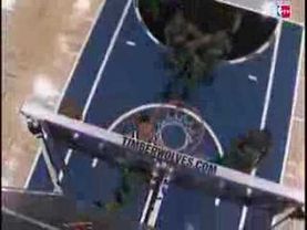 Leon Powe beats the buzzer!