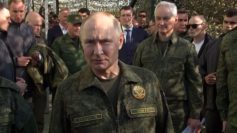 Путин в форме Верховного на “Западе-2025”: обращение к армии и миру