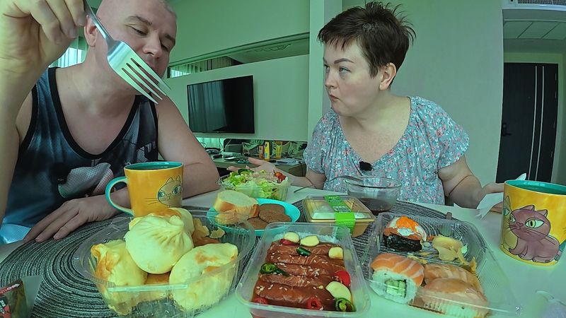 Мукбанг завтрак НЕ ЗАДАЛСЯ! ТРАВАНУЛИСЬ в Таиланде от уличной еды, как это было! Семейный обед