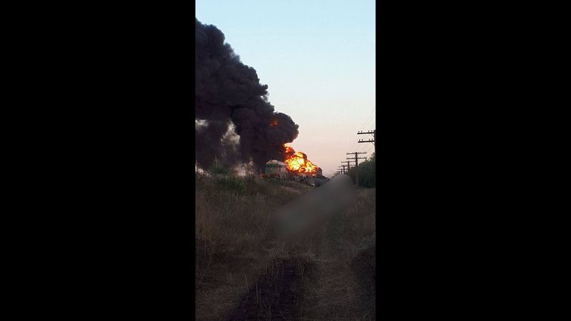 🔥 ЗСУ ЗНИЩИЛИ РОСІЙСЬКИЙ ПОЇЗД із пальним та пошкодили залізничну гілку з Криму