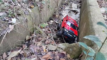 RC car taobao scx10 Fullmetal H2 Hummer Mountain play