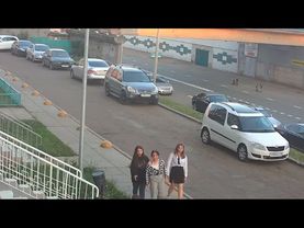 Урна ушатала двух подростков