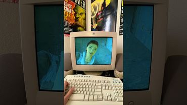 Gordon Freeman meets Alyx. Half-Life 2 gameplay on the retro PC  #pcgaming #nostalgia #halflife