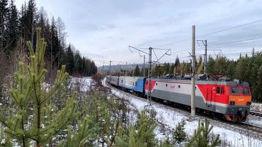 Russian trains in Siberia on the Korshuniha-Bratsk section  | Freight and passenger trains in autumn