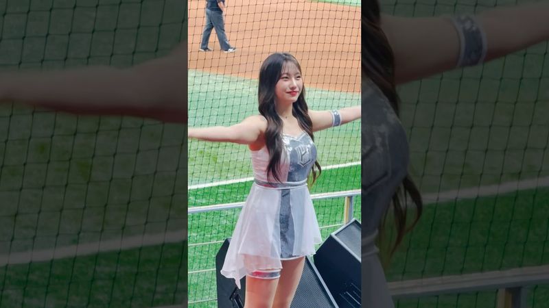 얼굴 어두웠지만 서유니 보고 밝아짐 #이서윤 #이서윤치어리더#ktwiz #kt위즈 #kt위즈치어리더