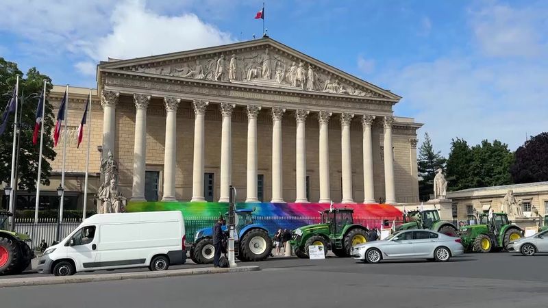Paris: Rally to support bill easing farming constraints at cost to environment | AFP
