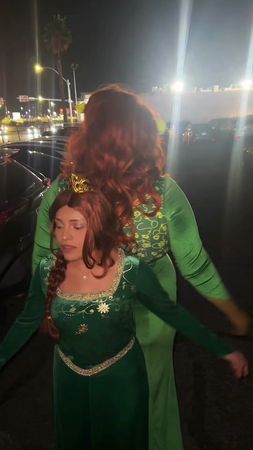 no one wanted to be shrek… so we both Fiona hahaha #halloween @eri 🍓 