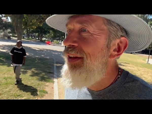 Как на меня напал безумный американский бездомный