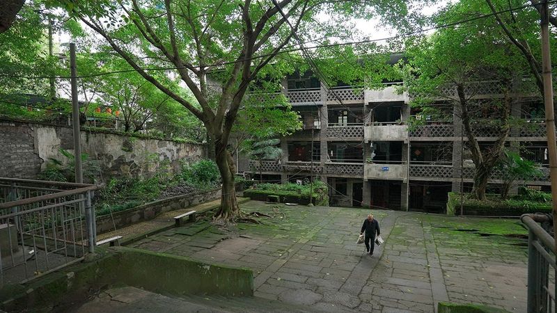 Walking through old neighborhoods in Chongqing, China. Shuitu(水土), Chongqing・4K