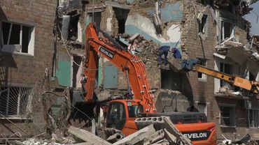 Rescue workers search for victims after Kyiv strikes | AFP