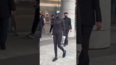 робот XPeng IRON упал во время публичной демонстрации