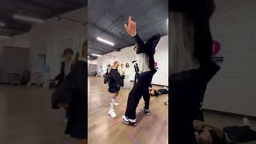 #вы #только #посмотрите #как #это #7и #летная  #девочка #танцует #классно #dance