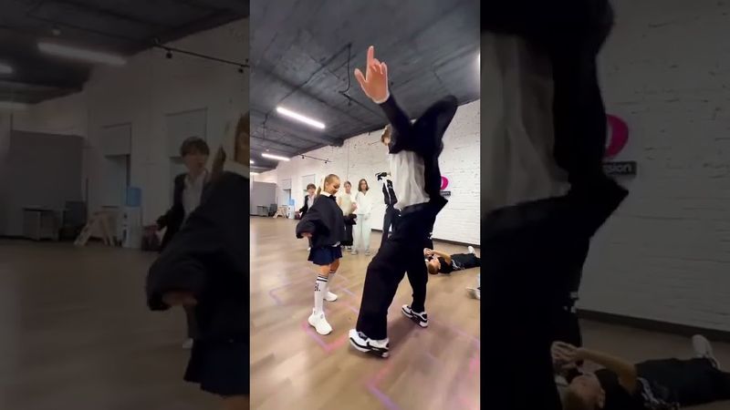 #вы #только #посмотрите #как #это #7и #летная  #девочка #танцует #классно #dance