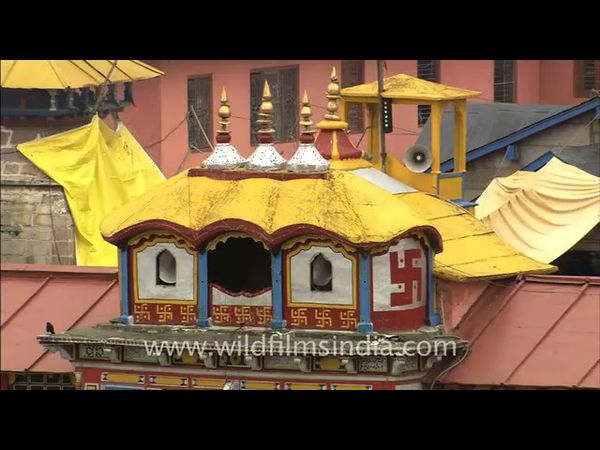 बद्रीनाथ मंदिर हिमालय के चार धामों में से एक है