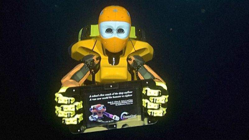 Гуманоидный робот исследует затонувшие корабли