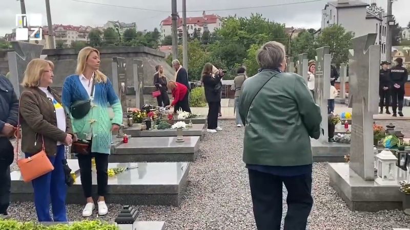 У День Незалежності у Львові вшанували пам'ять полеглих Захисників і Захисниць