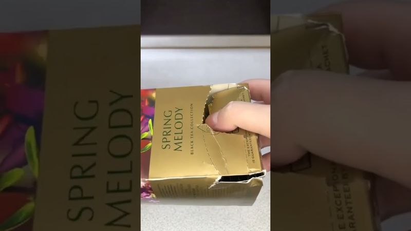 Решил успокоиться и выпить чайку.