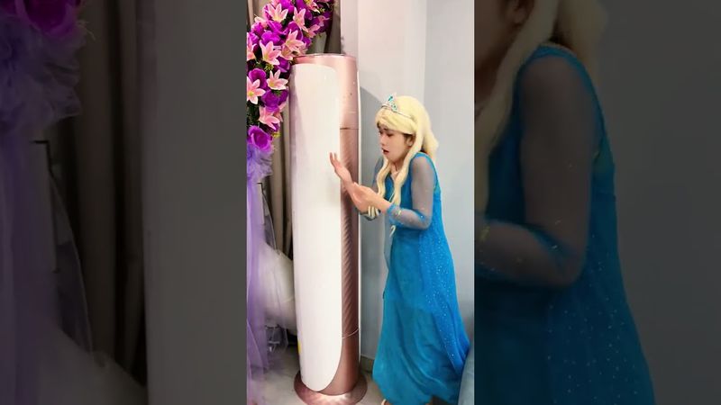 下雨艾莎碰什么都静电