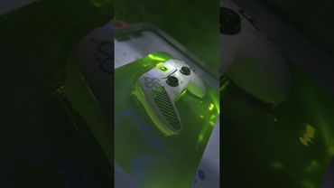 Extract the Marathon Limited Edition DualSense controller into your personal collection.